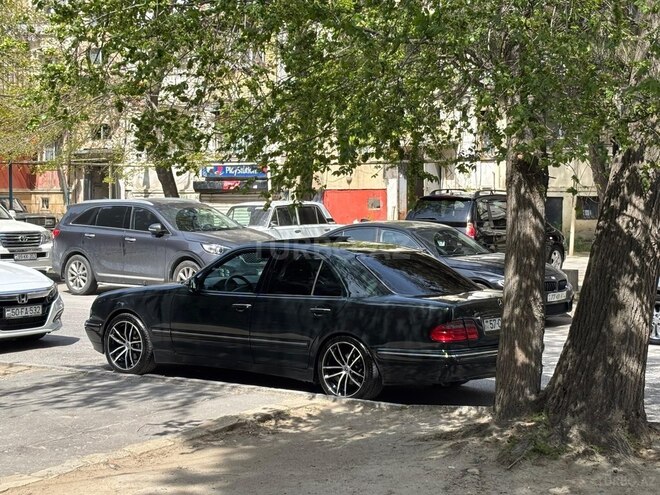 Mercedes E 280-5