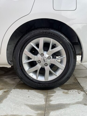 Nissan Sunny-7