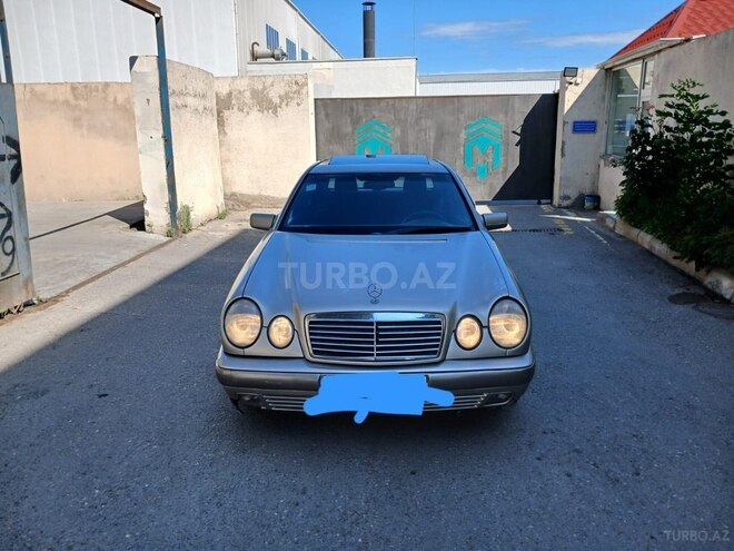 Mercedes E 230-1