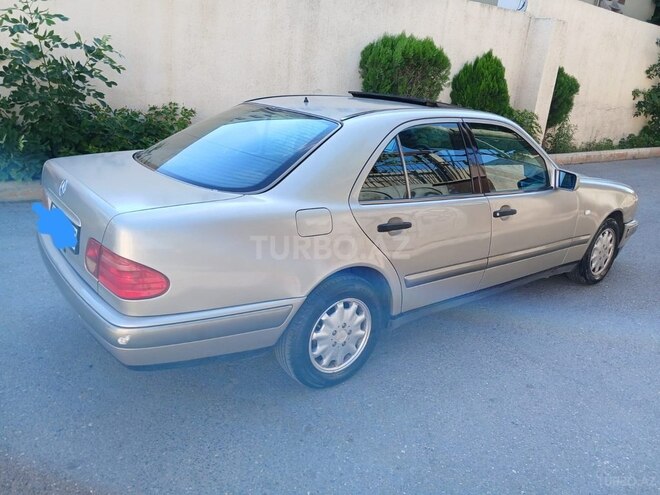 Mercedes E 230-2