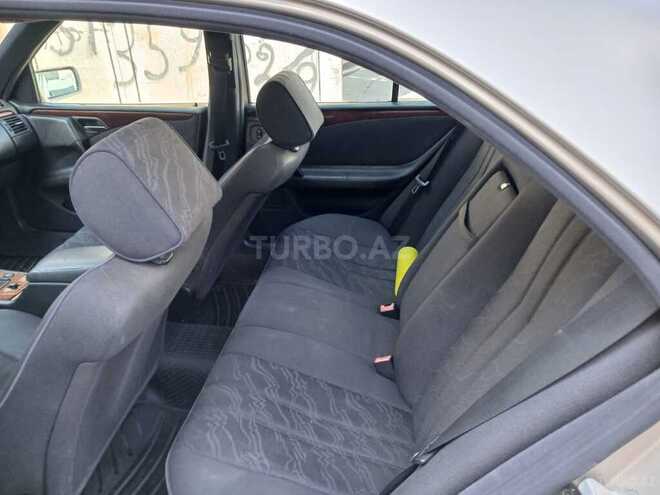 Mercedes E 230-6