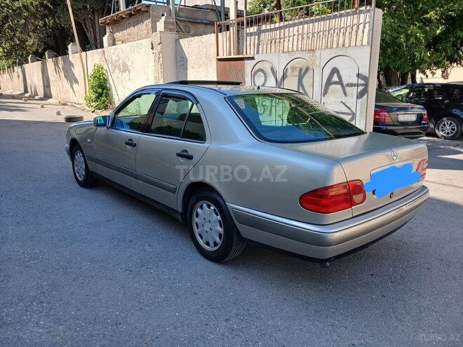 Mercedes E 230-3