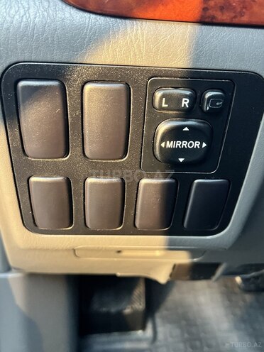 Toyota Land Cruiser Prado-17