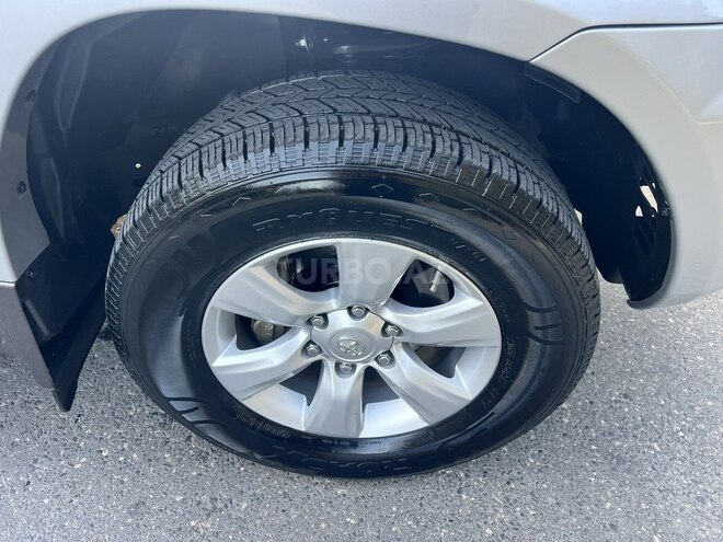 Toyota Land Cruiser Prado-16