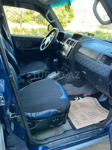 Mitsubishi Pajero io-8