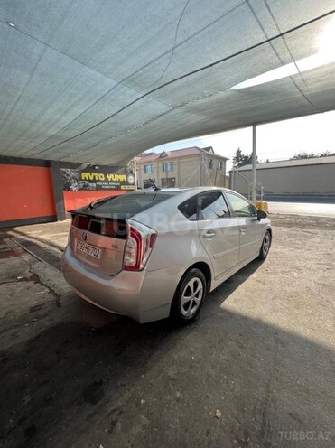 Toyota Prius-5