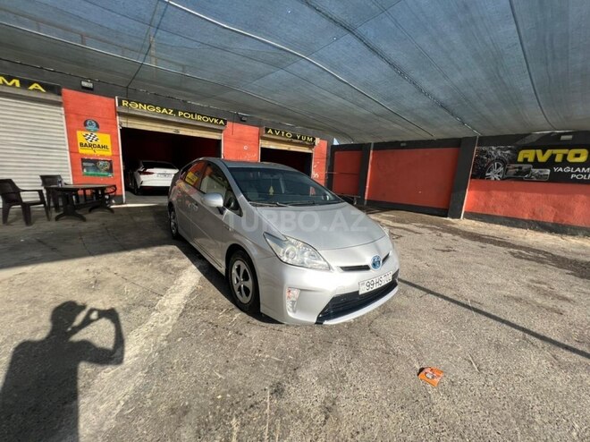 Toyota Prius-3