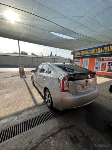 Toyota Prius-4
