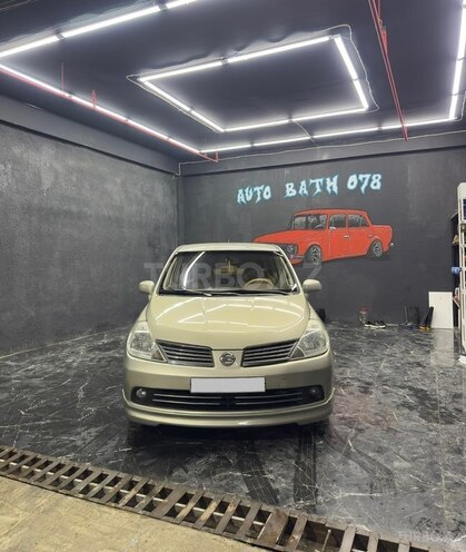 Nissan Tiida-2