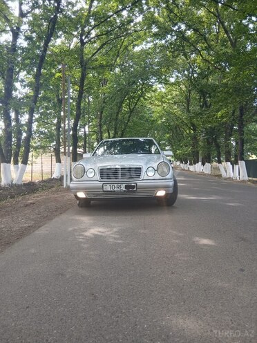 Mercedes E 200-1