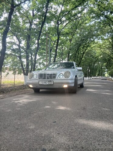 Mercedes E 200-3