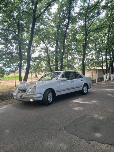 Mercedes E 200-4