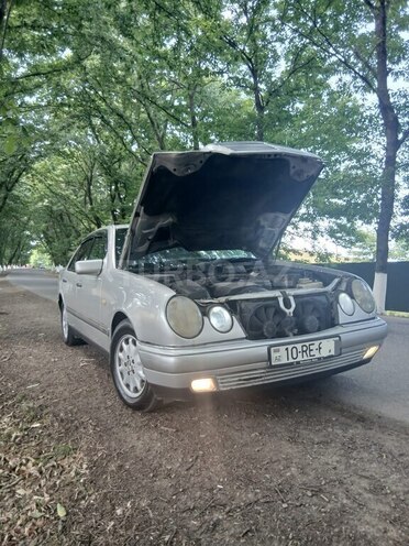Mercedes E 200-7