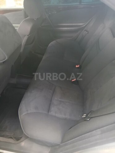 Mercedes E 200-9