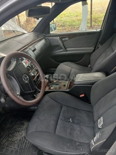 Mercedes E 200-8