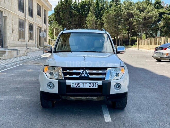 Mitsubishi Pajero-1