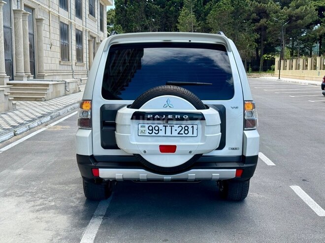 Mitsubishi Pajero-2