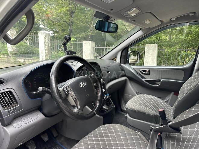 Hyundai H-1-2