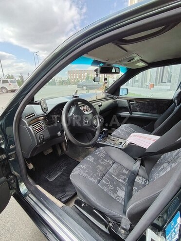 Mercedes E 230-7