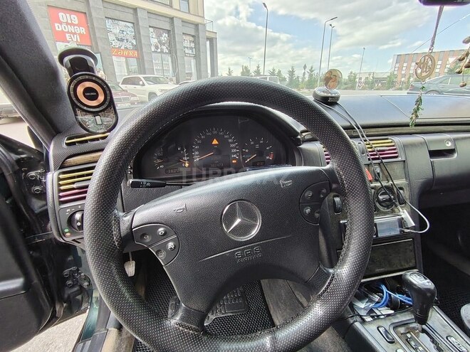 Mercedes E 230-8