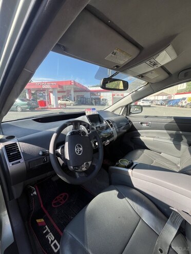 Toyota Prius-8