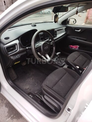 Kia Rio-10