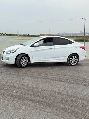 Hyundai Accent-2