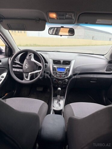 Hyundai Accent-4
