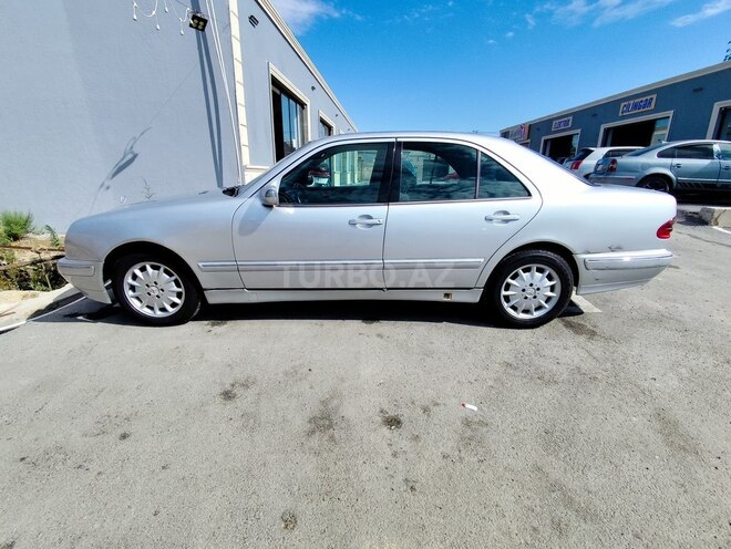 Mercedes E 220-3