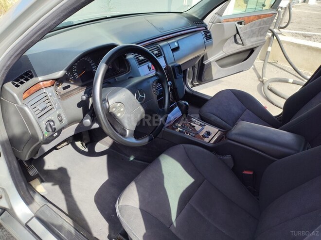 Mercedes E 220-5