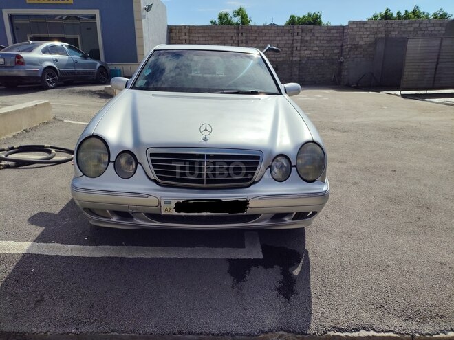 Mercedes E 220-1