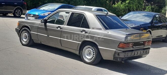 Mercedes 190-8