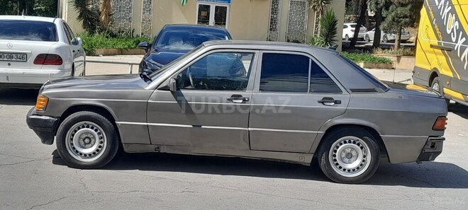 Mercedes 190-9