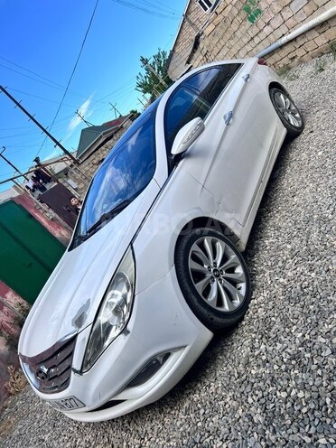 Hyundai Sonata-4