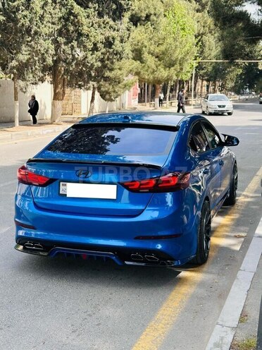 Hyundai Elantra-8