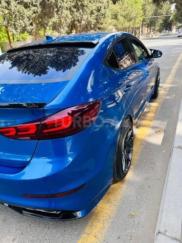 Hyundai Elantra-9