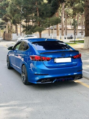 Hyundai Elantra-12