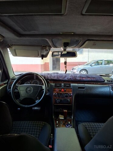 Mercedes E 240-7