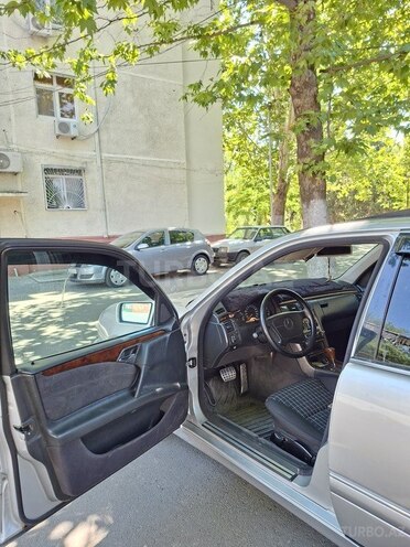 Mercedes E 240-10