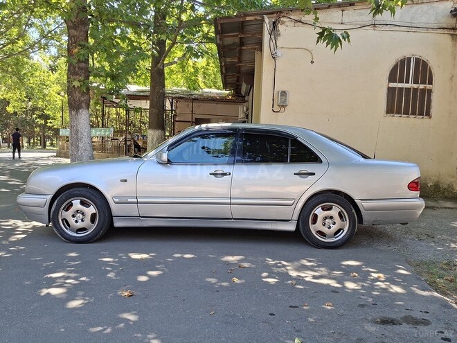 Mercedes E 240-3