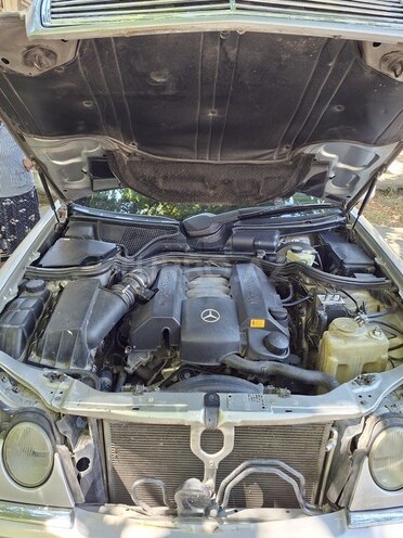 Mercedes E 240-9