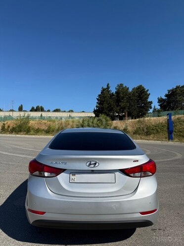 Hyundai Elantra-2