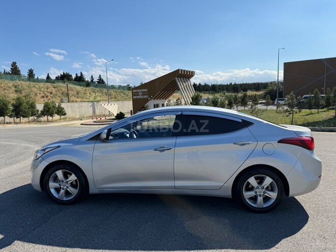 Hyundai Elantra-3