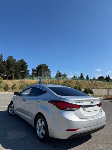 Hyundai Elantra-5