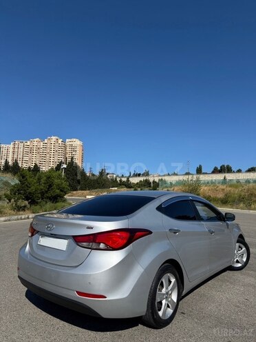 Hyundai Elantra-8