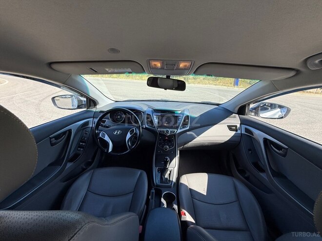 Hyundai Elantra-14