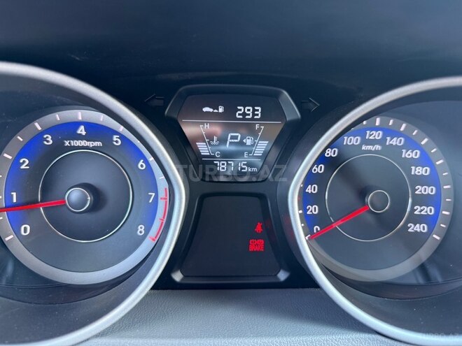 Hyundai Elantra-16