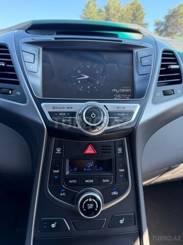 Hyundai Elantra-15