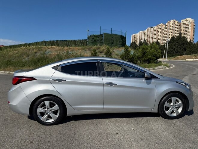 Hyundai Elantra-4
