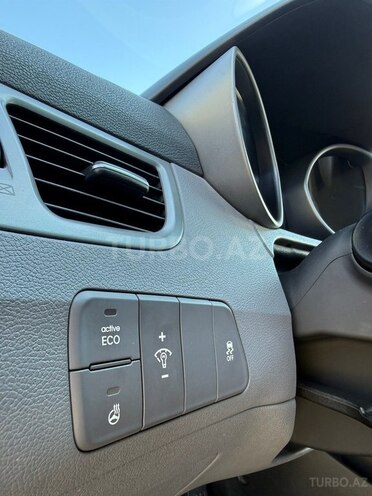 Hyundai Elantra-10